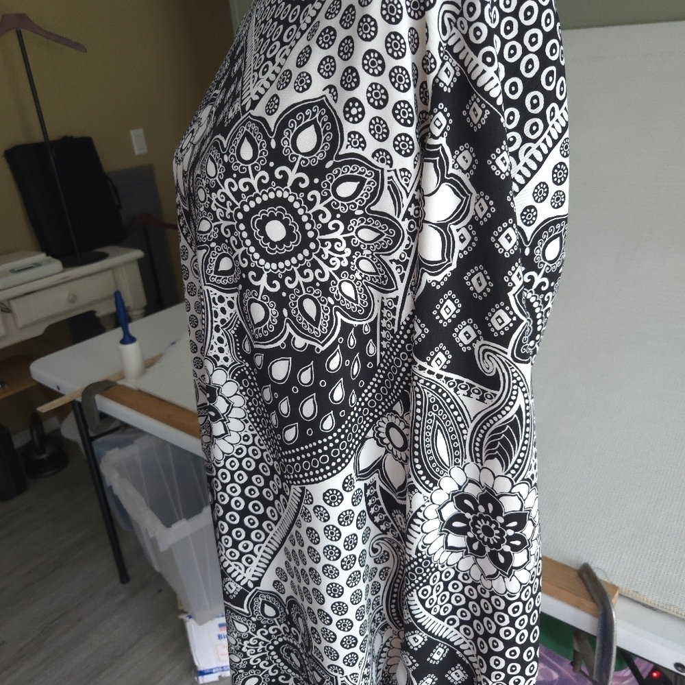 LOFT Black and White Patterned Midi Dress - Picture 3 of 12